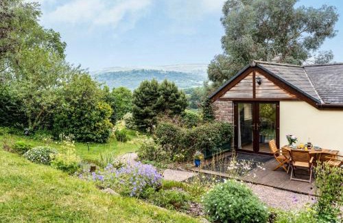 Crickhowell House | 2 Bed in Llangenny BN284
