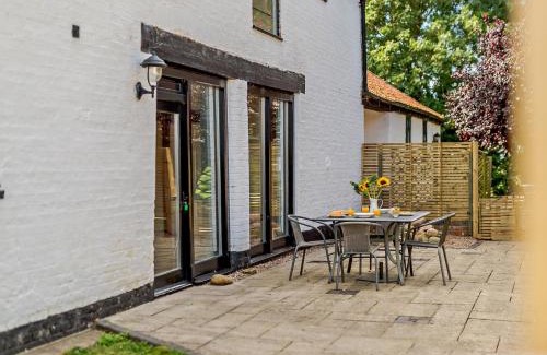 North Wheatley House | 2 Bed in Mattersey 93150