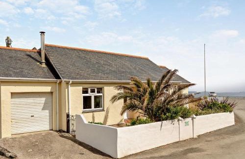 Helford Passage House | 2 bed in Porthallow LPEBB