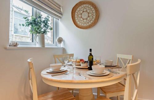 Southwell House | 2 Bed in Portland 94598