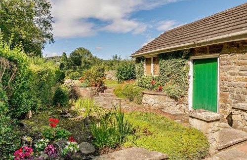 Ambergate House | 2 Bed in Sawmills PK934