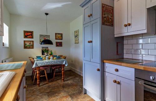 Fakenham House | 2 bed in Shereford KT156