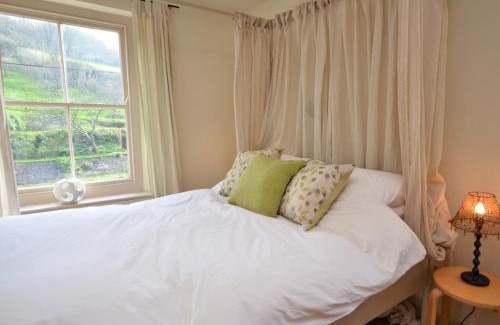 Chillington House | 2 Bed in South Allington FERN2