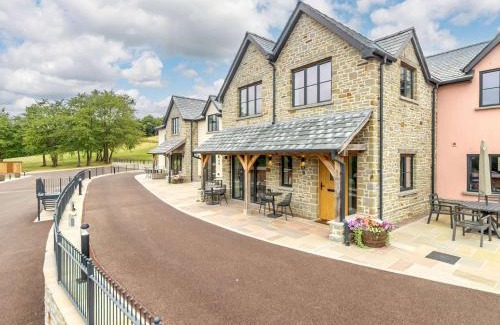 Kemeys Commander Apartment | 2 Bed in Usk 87948