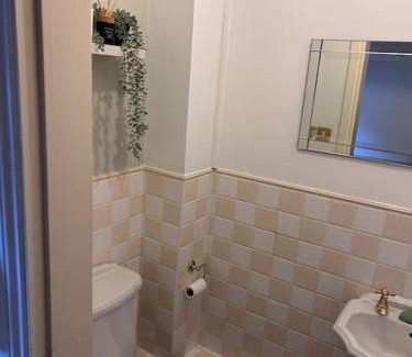 Burton on Trent Apartment | 2 bed Mews house at The Malthouse 2 mins from the town centre