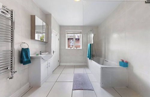 West Norwood Apartment | 2 BED MODERN APARTMENT IN SW LONDON WITH FREE PARKING AND PRIVATE GARDEN