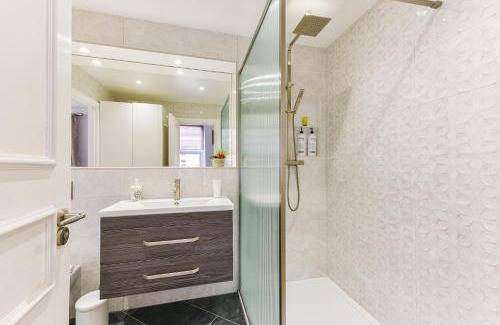 Shepherd's Bush Apartment | 2 bed room flat near Westfield, West London