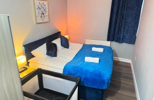 Aylesbury Apartment | 2 Bed Town Centre Nr Theatre Free Park Wi-Fi & garden