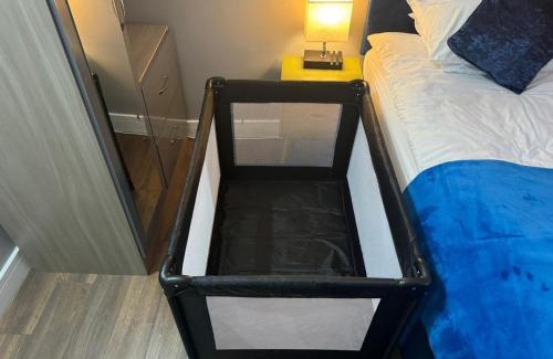 Aylesbury Apartment | 2 Bed Town Centre Nr Theatre Free Park Wi-Fi & garden