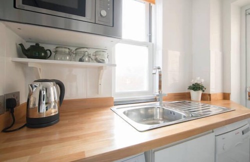 Highbury West House | 2 bed town house zone 2 "The House on the Corner"
