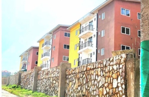 Kwabenyan Apartment | 2 Bedrm HillView Home with Swimming Pool @Kwabenya