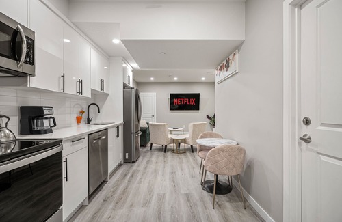 Calgary Apartment | 2 Bedrom 3 Beds Suite