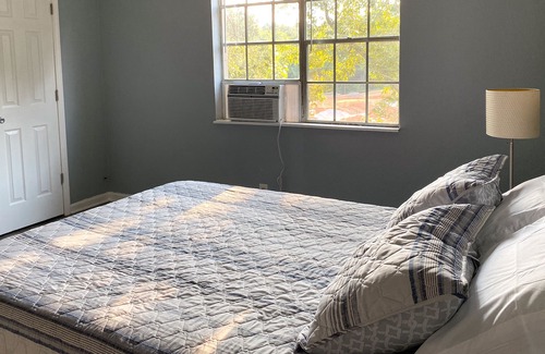 Knoxville Apartment | 2 bedroom/1 bath apartment. Top floor. 10 minutes from downtown Knoxville, TN.