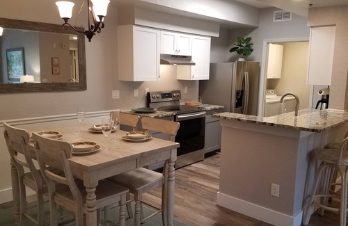 North Naples Condo | 2 Bedroom 2 Bath Condo Fully Furnished in North Naples Minutes From The Beach.