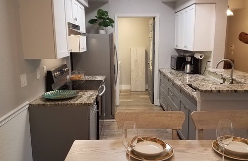 North Naples Condo | 2 Bedroom 2 Bath Condo Fully Furnished in North Naples Minutes From The Beach.