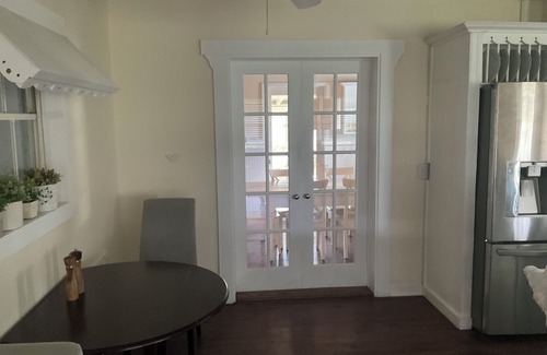 Vero Beach South House | 2 bedroom 2 bath cottage with garage, dog friendly