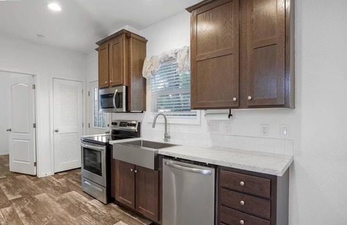 Tennyson - Alquire Apartment | 2-bedroom/2 bath studio/guest independent house with a yard in Hayward