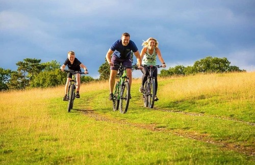 Overton-on-dee Cabin | 2 bedroom accommodation in Eyton, Wrexham