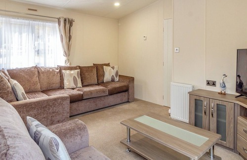Woolverstone Cabin | 2 bedroom accommodation in Woolverstone, Ipswich