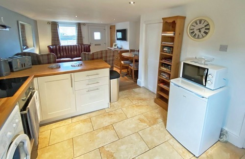 Beckingham Cottage | 2 bedroom accommodation in Heybridge Basin, near Maldon