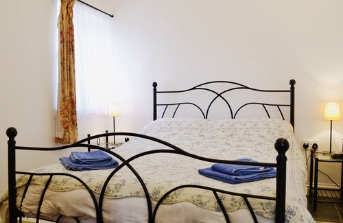 Carmarthen Cottage | 2 bedroom accommodation in Wauntwr, Trelech