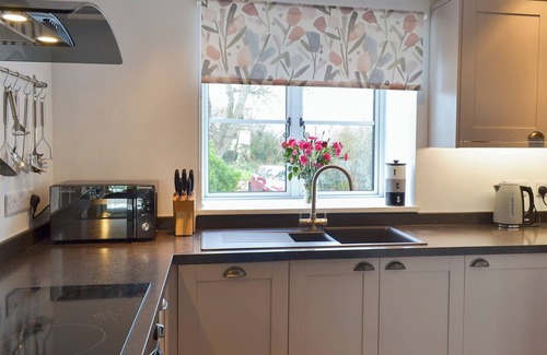 Axbridge Cottage | 2 bedroom accommodation in Weare, near Axbridge