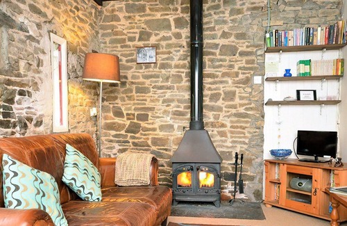 Dihewid Cottage | 2 bedroom accommodation in Dihewyd, near Aberaeron