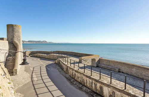 Bridport Cottage | 2 bedroom accommodation in Wootton Fitzpaine, near Charmouth