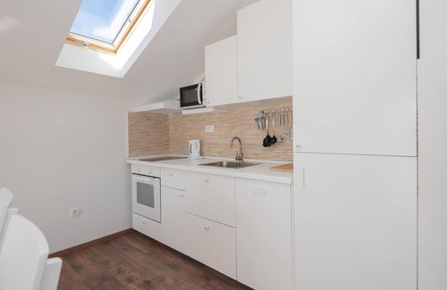 Zadvarje Apartment | 2 bedroom accommodation in Zadvarje