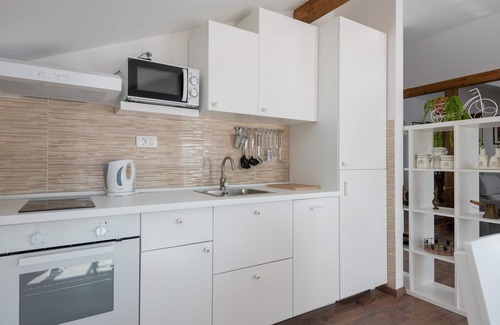Zadvarje Apartment | 2 bedroom accommodation in Zadvarje