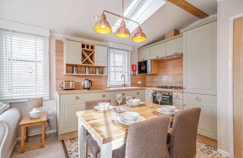 Arnold Ski Chalet | 2 bedroom accommodation in Skirlaugh, Nr Hull
