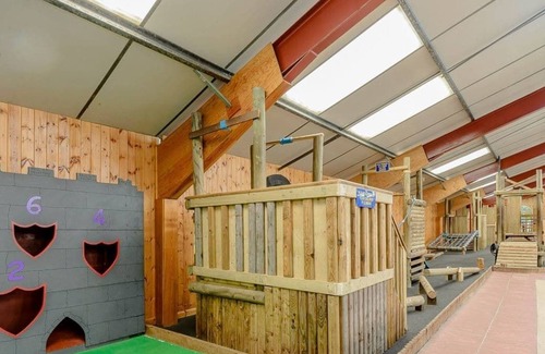 Edwinstowe Cabin | 2 bedroom accommodation in Sherwood Forest, Rufford