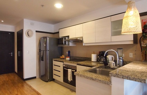 La Mariscal Apartment | 2-bedroom apartment in Quito 2 blocks from the Swiss Hotel safe quiet location
