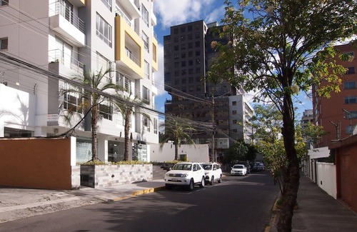 La Mariscal Apartment | 2-bedroom apartment in Quito 2 blocks from the Swiss Hotel safe quiet location