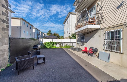 Ironbound District Apartment | 2-Bedroom Apartment Near EWR & NYC – Free Parking, Family-Friendly