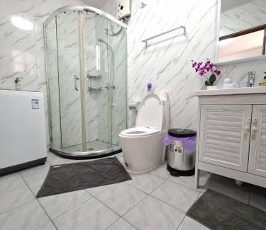 Port Moresby Apartment | 2-Bedroom Apartment with Balcony Upstairs