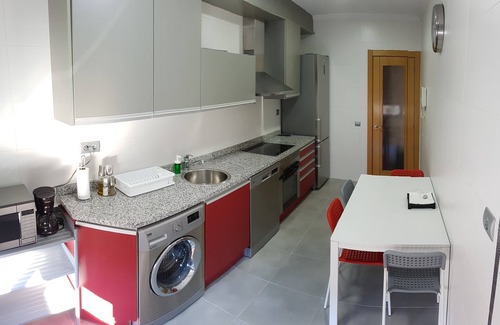 La Corredoria y Ventanielles Apartment | 2 bedroom apartment with parking and WiFi. Next to the Hospital (HUCA).