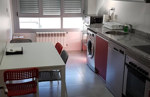 La Corredoria y Ventanielles Apartment | 2 bedroom apartment with parking and WiFi. Next to the Hospital (HUCA).