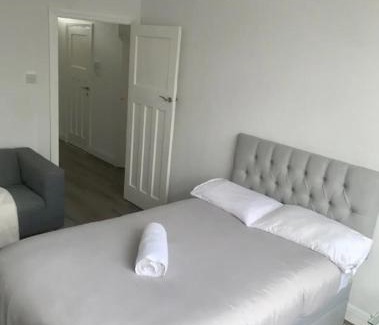 Edmonton Apartment | 2 bedroom apartment with balcony near Tottenham Hostpur Stadium