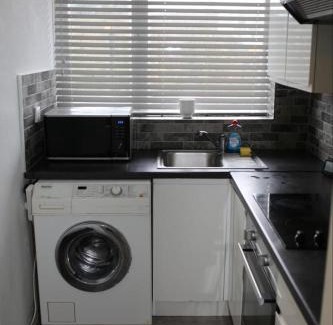 Edmonton Apartment | 2 bedroom apartment with balcony near Tottenham Hostpur Stadium