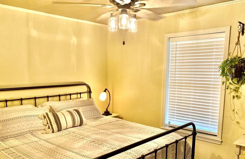 Mena House | 2 Bedroom Artist Bungalow in a quiet neighborhood.