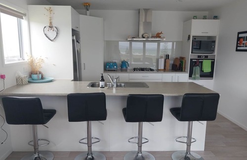 Karkari Peninsula House | 2 Bedroom Bach With Sea Views, a 5 minute walk to beach.