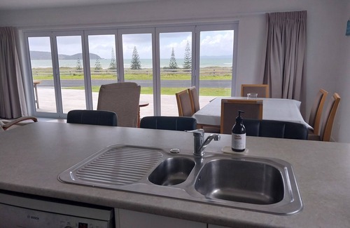 Karkari Peninsula House | 2 Bedroom Bach With Sea Views, a 5 minute walk to beach.