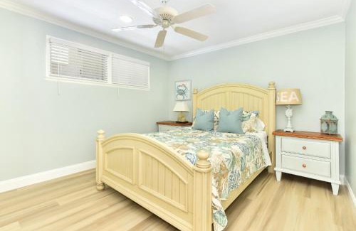 Balboa Peninsula House | 2 Bedroom BACK Apt at OCEANFRONT HOME on 15th St