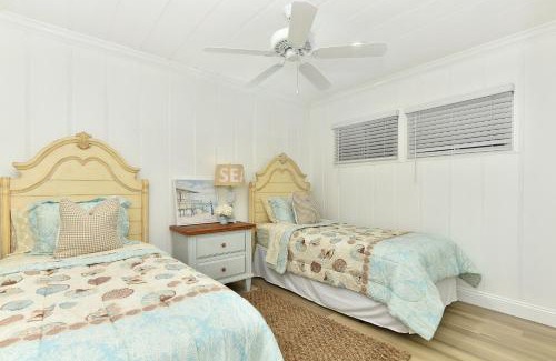 Balboa Peninsula House | 2 Bedroom BACK Apt at OCEANFRONT HOME on 15th St