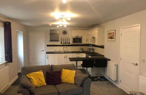 Forsbrook House | 2 bedroom bungalow, 15 minutes to Alton Towers, dog friendly