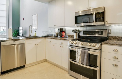 South of Market Apartment | 2 Bedroom Close to Shopping, Restaurants, & BART