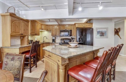 Aspen Condo | 2 Bedroom Condo in Downtown Aspen, Just One Block to Silver Queen Gondola