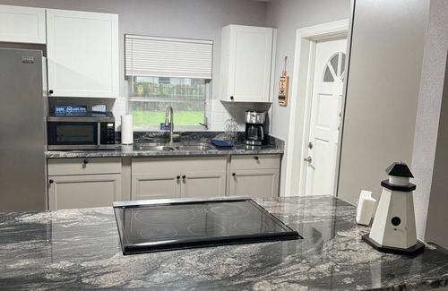 Tropic House | 2 bedroom Cottage, Close to Space X, FIT and the Beaches