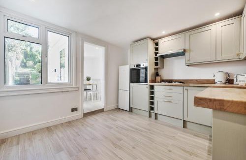 Haslemere Apartment | 2 Bedroom Cottage in Haslemere 2 X Double Beds